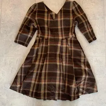 dazzlin 체크 무늬 V넥 7부 소매 원피스