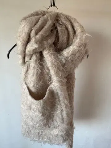 새상품 INGEBORG 잉게보그 베이지 복슬복슬 스톨