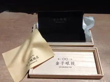 금자안경 케이스 + 나무 상자 + 안경 닦이 ( 안경 본체 없음 )