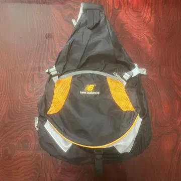 new balance 슬링 백 블랙/오렌지