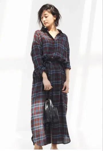 GALLARDAGALAN 브라운 계열 체크 셔츠 원피스 긴팔