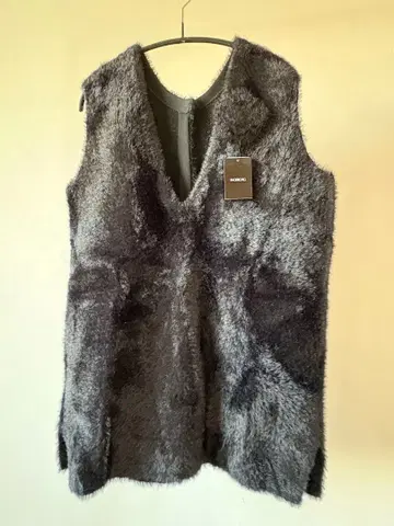 INGEBORG 잉게보그 블랙 퍼 베스트 V넥 미사용 택 포함