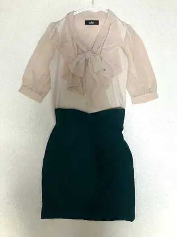 Salire 코디 2세트 블라우스풍 리본 타이트 스커트 그린