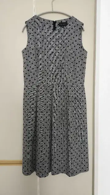 TALBOTS 그레이 블랙 도트 무늬 슬리브리스 원피스