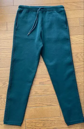 다크 그린 조거 팬츠 사이드 뜨개질