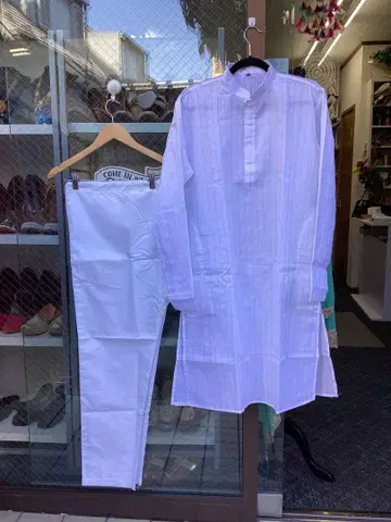 화이트 스트라이프 긴팔 셔츠와 팬츠 세트