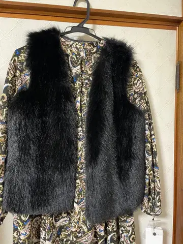 [ 미사용 새상품 ] 블랙 퍼 베스트