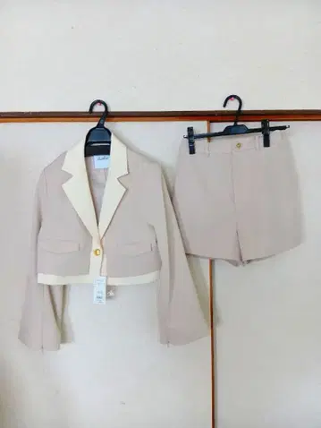 dazzlin 레이어드라이크 숏 자켓 & 팬츠 세트