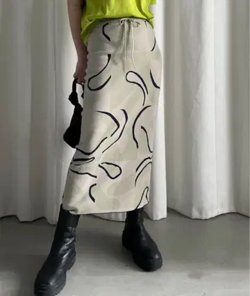 MEDI CURVE ART TIGHT SKIRT