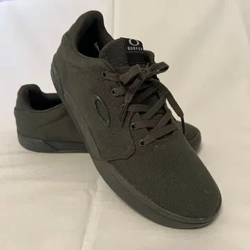 [ 새상품급 ] Oakley 블랙 스니커즈 25.5cm