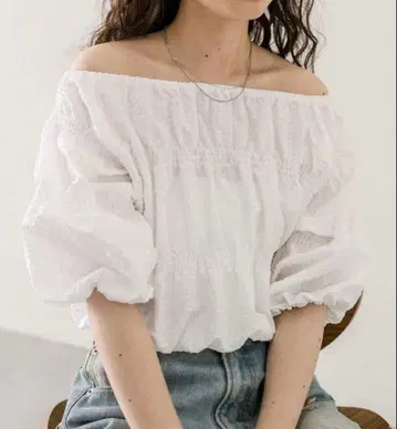 mystic 엠보싱 오프숄더 블라우스 프리 사이즈