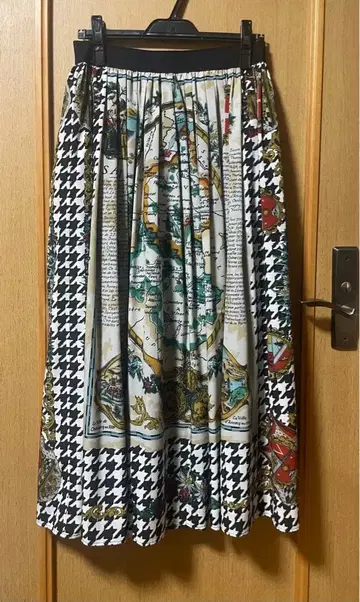 로이스크레용 스커트