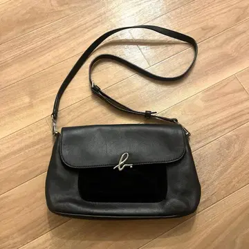 Agnes b 숄더백