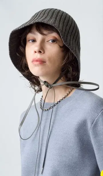 론 헤르만 엔토와페인 니트 모자 새상품급 그레이