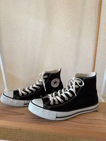 블랙 하이컷 스니커즈 별 모양 로고