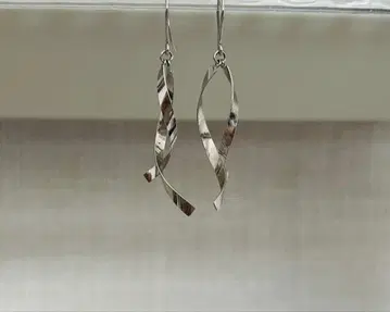 WG 트위스트 디자인 후크 귀걸이