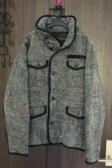 후드 부착 그레이 계열 자켓 코트