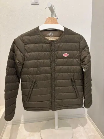 단톤 카키 이너다운