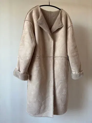 베이지 페이크 무스탕 롱 코트
