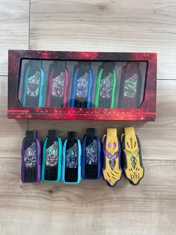 울트라맨 트리거 갓츠 하이퍼키 premium 세트