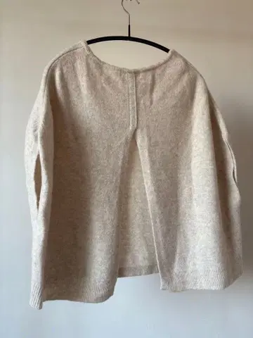 INGEBORG 잉게보그 울 혼방 베이지 긴팔 니트