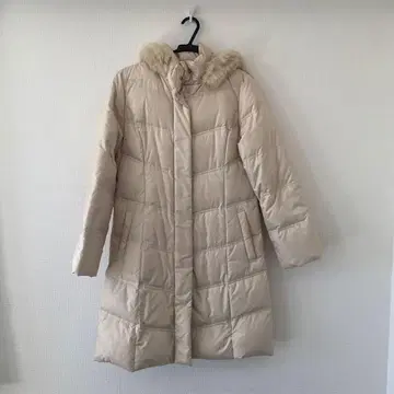 베이지 후드 부착 롱 다운 자켓