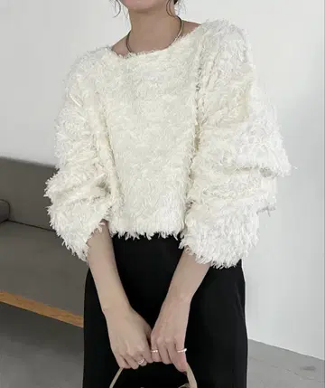 프린지 보트넥 풀오버 CAPRICIEUX LE'MAGE