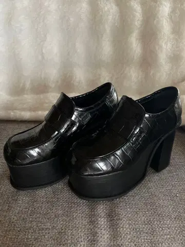 EMODA 업투벌키 로퍼 통굽 크로커