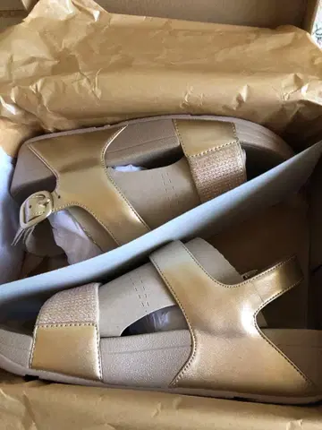 골드 스트랩 컴포트 샌들