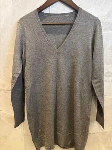 알드리치 V넥 스웨터