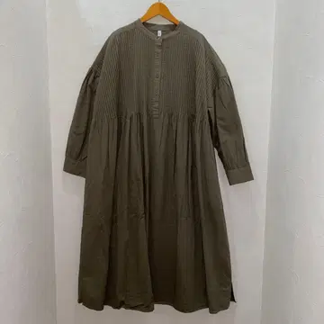 루필리안 올리브색 핀턱 디자인 밴드 카라 긴팔 원피스 새상품