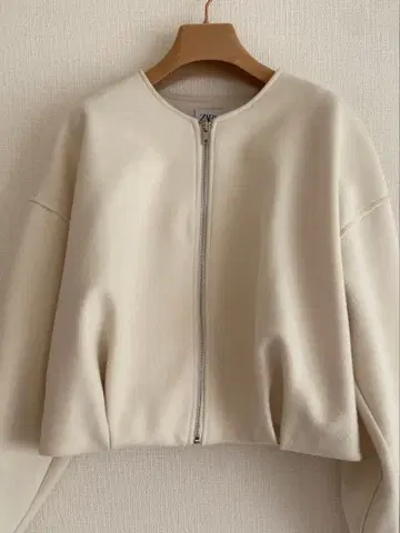 ZARA S 소프트 퍼프 봄버 자켓 에크루