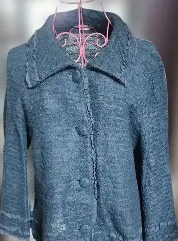 다크 블루 테일러드 자켓 프릴 포함