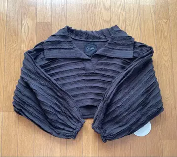 Pheeta EMILIE 상의