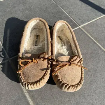 MINNETONKA 베이지 모카신 22cm