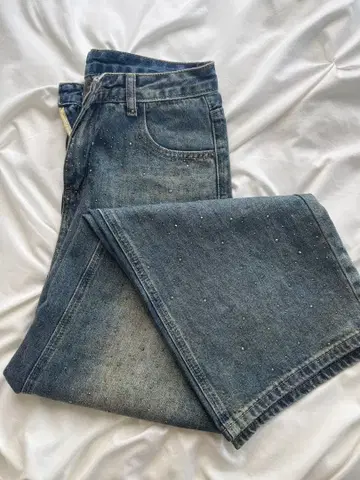 비쥬 장식 라이트 블루 데님 팬츠