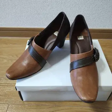 잉그 펌프스 브라운 가죽 / 스웨이드 23cm