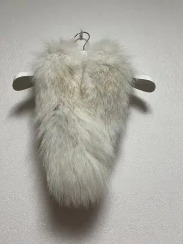 PINKY & DIANNE 화이트 퍼 스톨