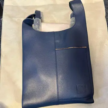 Paul Smith 네이비 가죽 토트백