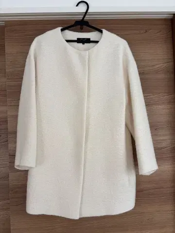 [ 미사용 ] WORLD 화이트 하프 코트