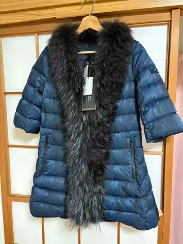 TATRAS 네이비 다운 자켓 퍼 포함 미사용 새상품 택 포함