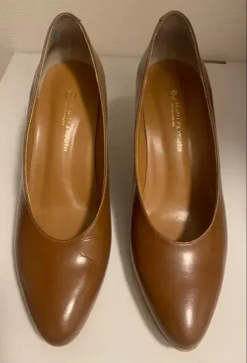 뷰티 앤 유스 유리 가죽 펌프스 브라운 23.5cm