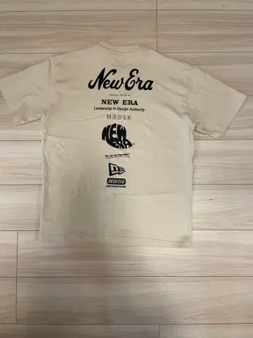 뉴에라 무라사키스포츠 별주 백 프린트 T 아이보리