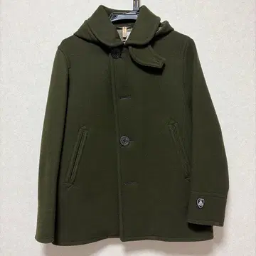 후드 부착 올리브 그린 코트