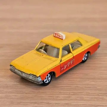 [ 토미카 ] No.28 도요타 크라운 택시 1A 휠 일본제