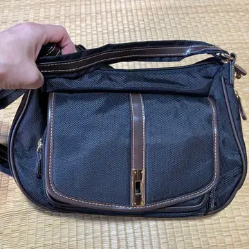 나일론 블랙 숄더백