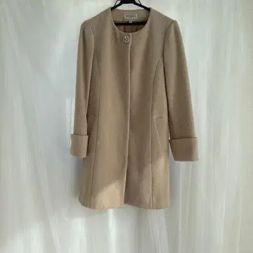 fabulous 베이지 색상의 장식 버튼이 달린 롱 코트 M
