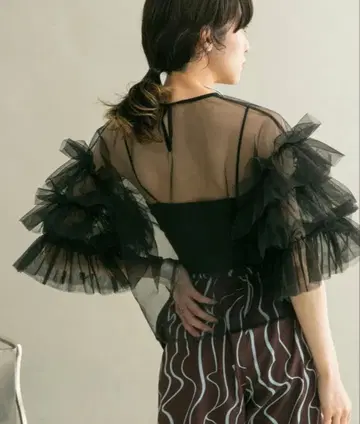 택 포함 새상품 KBF 볼륨 슬리브 튤 풀오버