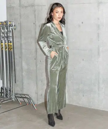 SHAGGIE 샤기 프론트 버튼 벨로아 점프수트 올인원 그린