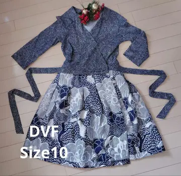 새상품급! DVF 네이비와 화이트 꽃무늬 랩 드레스 사이즈 10